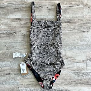 NWT Volcom Leaf It To Be Reversible One Piece Swimsuit Surf